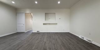 Updated 4BR / 2 Bath Home with off-street parking! Gallery 16