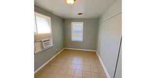 2 Bedroom House Near Aksarben Gallery 9