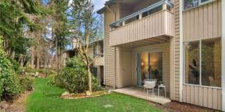 Beautiful 2 bed with private patio and outdoor space Gallery 18
