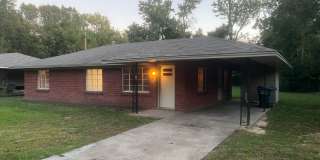 Charming 3 Bed 1 Bath Home Gallery 1