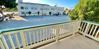 Spacious 2-Bedroom, 2-Bathroom Alamitos Beach Retreat Gallery 19