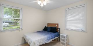 Southside Savannah Gem – 4BR Home in Windsor Forest with Sunroom & Patio Gallery 12
