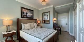 CHARMING FULLY FURNISHED DOWNTOWN CONDO Gallery 1