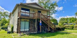 Modern & Spacious Upstairs 1 Bedroom Bungalow - Washer/ Dryer Included! Gallery 1