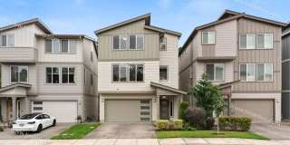 Modern 3-Bedroom Home with Spacious Bonus Room in Desirable Happy Valley! Gallery 1