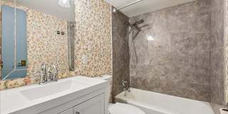 Large 1BR/1BA with Natural Light & Modern Finishes in Cleveland Park Gallery 12