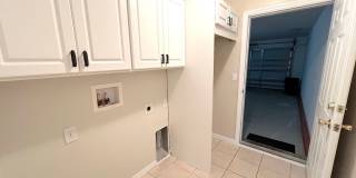 Spacious 4 Bed 3 Bath Home w FULLY FENCED YARD for Rent! Gallery 36