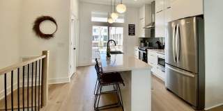 629 N Queen Street Gallery 15