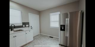 Spacious 3BR Duplex in Louisville Gallery 12