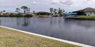 NW Spacious 3/2/2 on Saltwater Canal-Fish off the Dock! Gallery 6