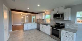 3 Bedroom, 2 Bath Home Close to Woodlawn Park Gallery 10
