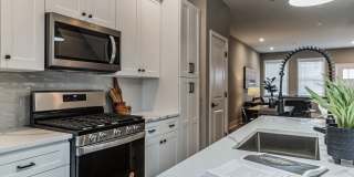 Huge 4 bed 3 bath home in point breeze. MODERN, PATIO, ROOF DECK JULY 15 Gallery 5