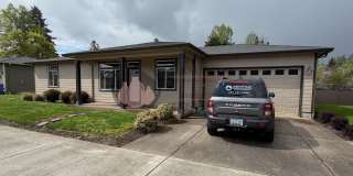 Modern West Salem Home: Central AC, 2-Car Garage & Washer/Dryer Gallery 1