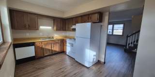 Pet Friendly 2 bedroom, 1.5 bathroom duplex in cul-de-sac near Pioneer Park! Gallery 1