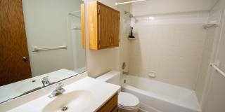 Upstairs condo with garage space in great NW location! Gallery 10