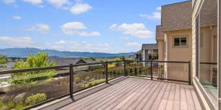 Luxury East Medford Home with 4 Bedrooms, 2 Bonus Rooms & Dual Living Areas Gallery 15