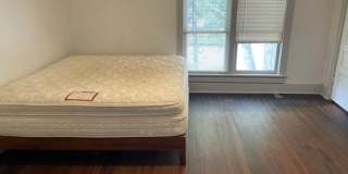 Downtown 3bd/1ba Duplex Gallery 1