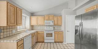 5719 E Saint John Road Gallery 7
