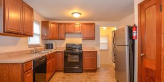 207 E 14th St - 5Bed/2Bath - Remodeled Basement! Gallery 4