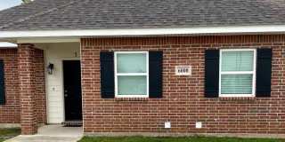Modern 3B/2B Duplex Available in South Lake Charles Gallery 1