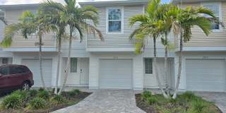 Beautiful 2 bed/ 2 bath Townhome w/ Balcony, Garage & Community Pool Gallery 1