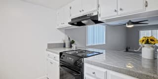 Riverwoods Apartments Gallery 7
