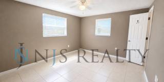 Gorgeous 3/2/1 1200 Sq. Ft. with fenced yard, all tile floors, custom baths and remodeled kitchen!! Gorgeous 3/2/1 1200 Sq. Ft. with fenced yard, all tile floors, custom baths and remodeled kitchen!! Gallery 11