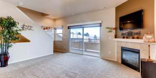 Beautiful 3 bedroom townhouse in gated community available! Gallery 4