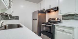 Premier Apartment Complex Near Hollywood Park with Pool, Gym and Covered Parking! Gallery 12