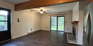 Cute Studio, Big Porch, Great Location! Gallery 6