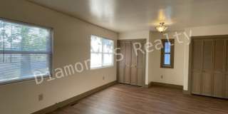 Charming Bungalow Available Early July Gallery 4