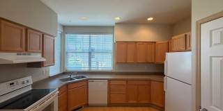 Charming 2-Story Townhome with Vaulted Ceilings Gallery 8