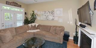 Beautiful Luxury TH with Deck & Patio! Gallery 3