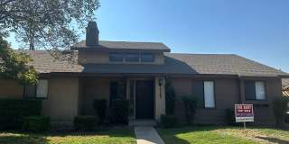 Clean condo centrally located in Visalia with new flooring and paint! Gallery 1