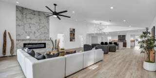 Meticulously renovated single-story contemporary estate Gallery 12