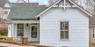 Cozy 2 Bedroom Downtown Home Available! Gallery 1