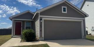 4 Bedroom/2 Bath With an Endless Backyard! Gallery 1