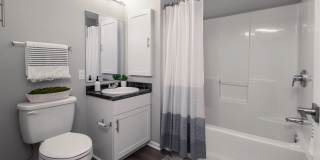 Emory Lakes Luxury Apartments Gallery 14