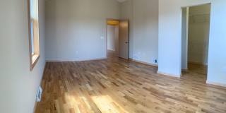 Bayview 2-bedroom loft style house, hardwood floors, AC, parking, fireplace Gallery 12