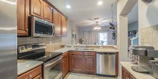 2 Bedroom - 2.5 Bathroom - Gated Community - Community Pool Gallery 12
