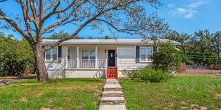 BEAUTIFUL 2-BEDROOM TERRELL HILLS COTTAGE Gallery 1