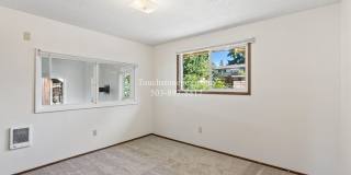 Gladstone 3BD/2BA Home with Large Yard, Shop, & 2 Car Garage Gallery 30