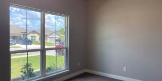 4 BEDROOM,  3 BATH Gallery 15