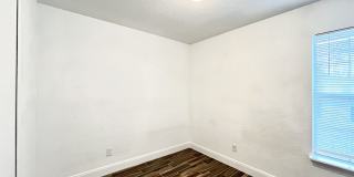 2106 Henrietta St Gallery 19