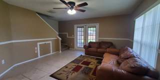 Beautiful 2-Bedroom, 3-Bathroom Townhome in Brandon Gallery 7