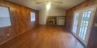 Nice 4 bedroom 1.5 bath home close to U of A and I-49 Gallery 3