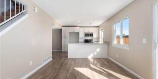 Charming 3BD/1.5BA Townhouse in Thornton - Available 3/3! Gallery 1