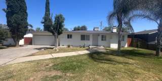 Move in Ready in  Hanford 3 bedroom, 1 bath with large yard! Gallery 1