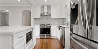 Room in 3 Bedroom Home at Patricia Dr Gallery 1