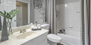 Lake's Edge Apartments Gallery 17